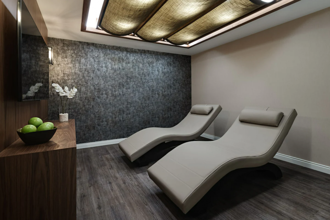 Gleam Collection Hotel 37/62