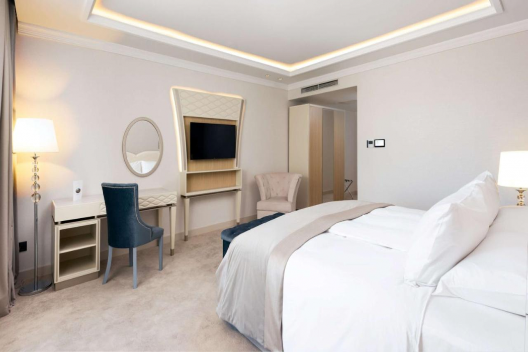 Tresor Le Palais Timisoara, Curio Collection by Hilton 7/61