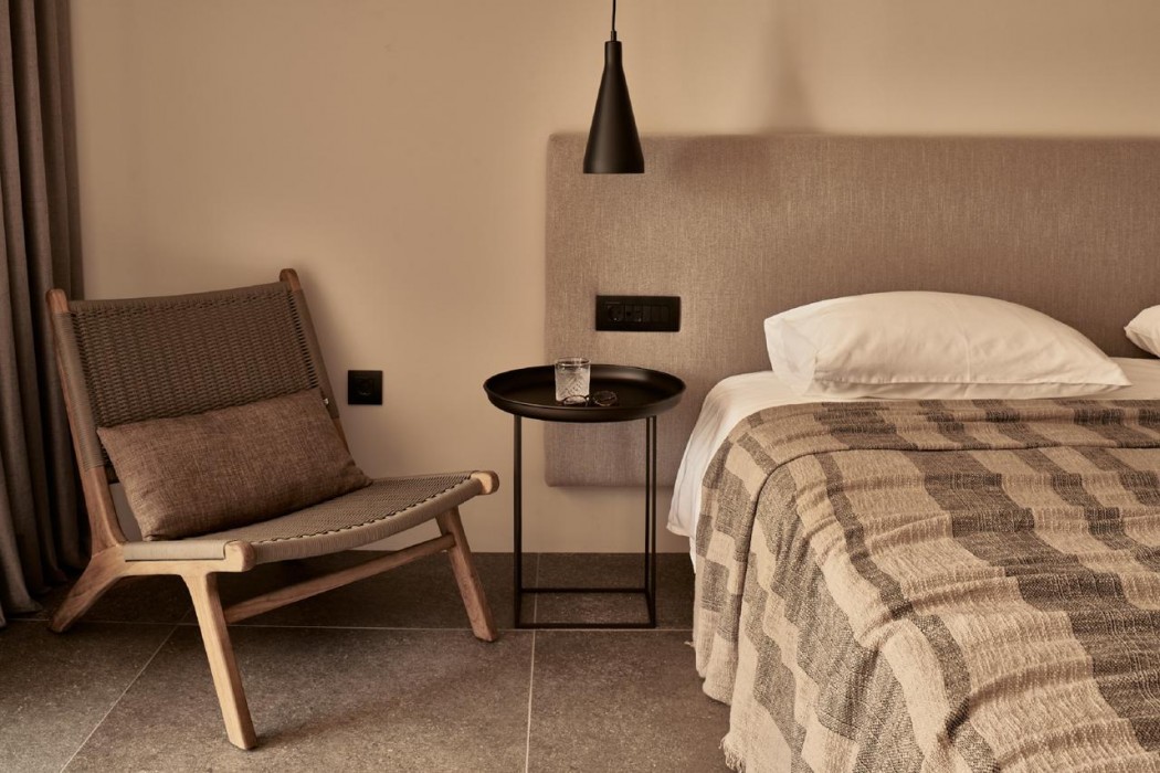 Theros All Suite Hotel 18/84