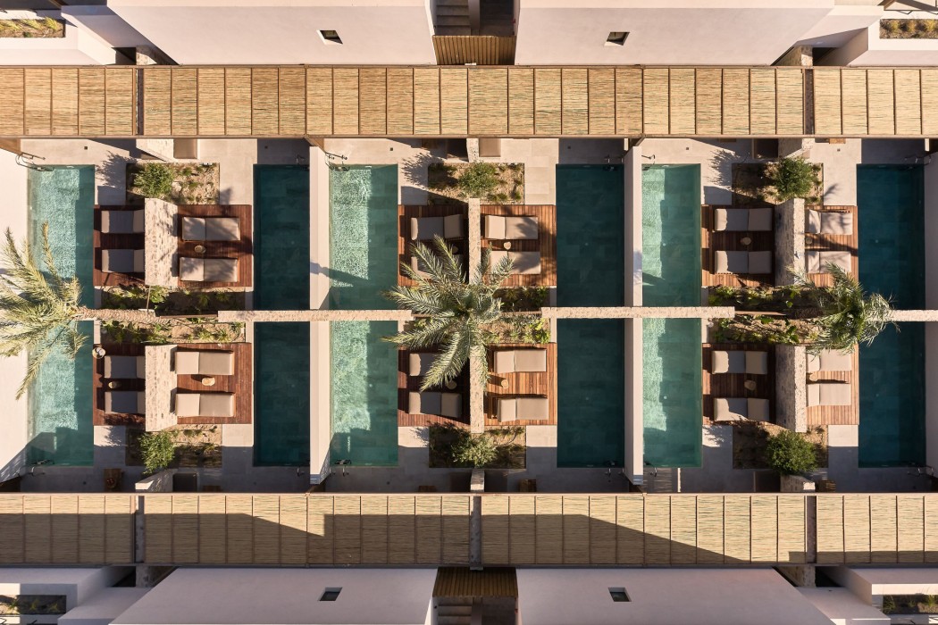 Theros All Suite Hotel 3/84