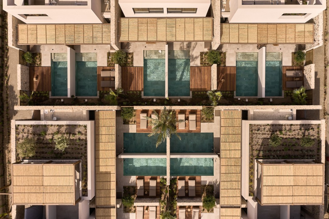 Theros All Suite Hotel 4/84