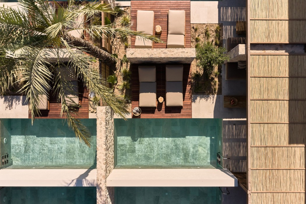Theros All Suite Hotel 5/84