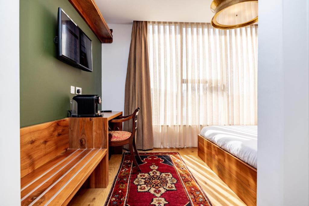 Limehouse Library Hotel 12/107