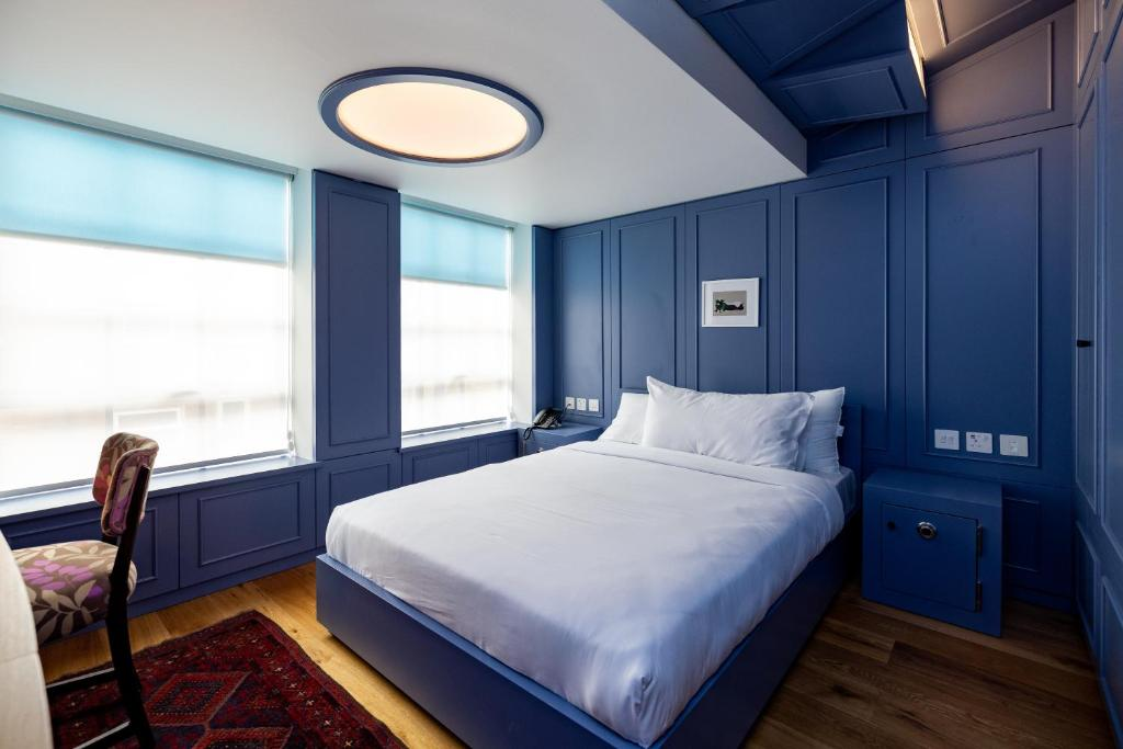 Limehouse Library Hotel 13/107