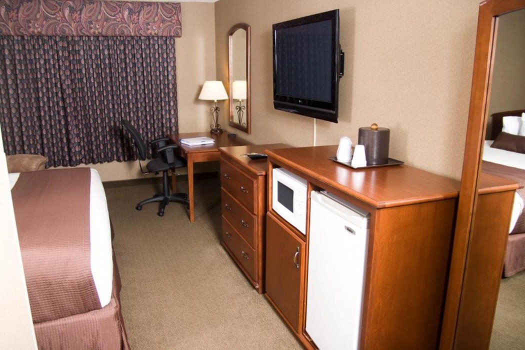 Heartland Inn & Suites, SureStay Collection by Best Western 9/19