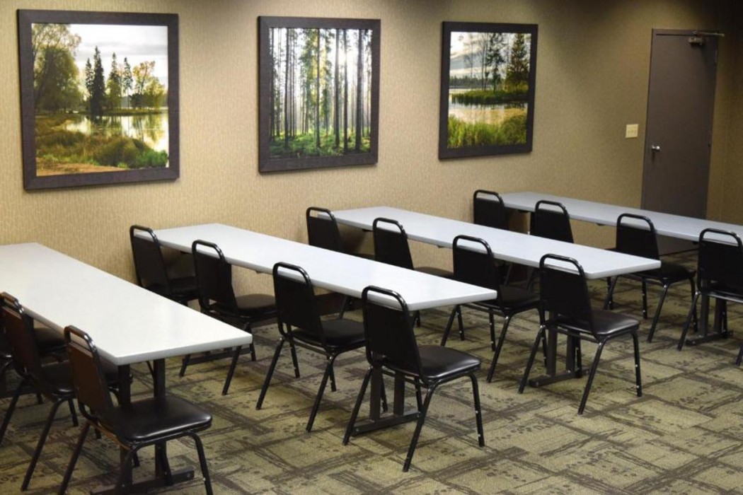 Heartland Inn & Suites, SureStay Collection by Best Western 18/19