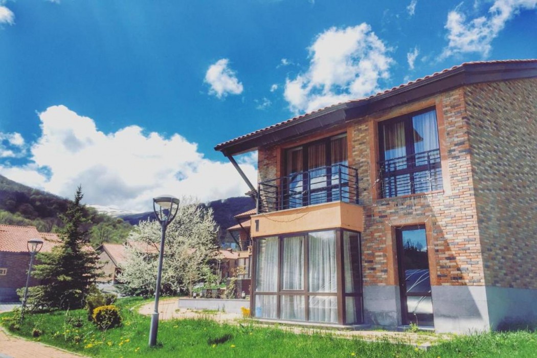 Teghenis Holiday Home in TSAGHKADZOR