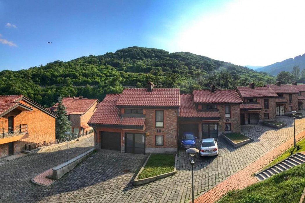 Teghenis Holiday Home in TSAGHKADZOR