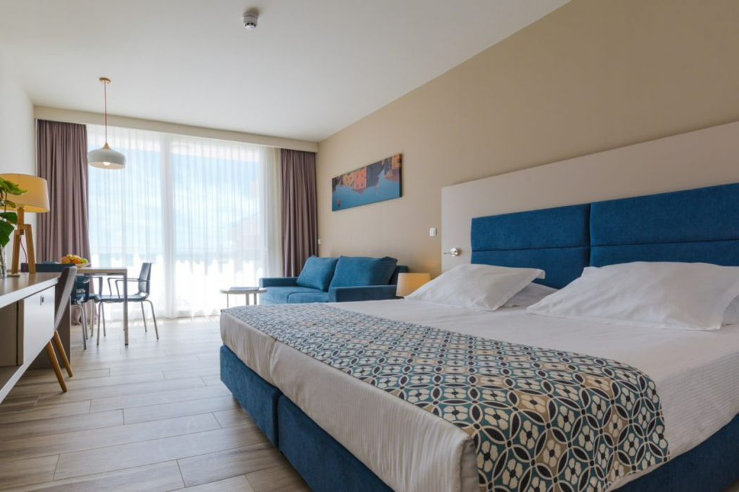 Romana Beach Resort 12/66