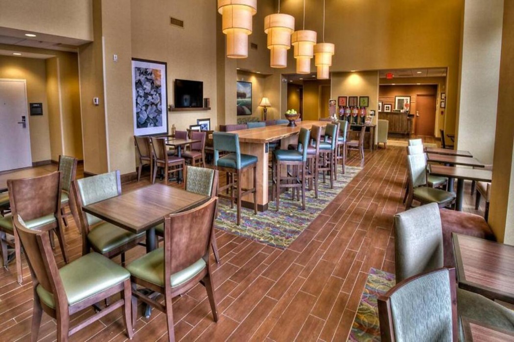 Hampton Inn & Suites Rochester Downtown 12/40