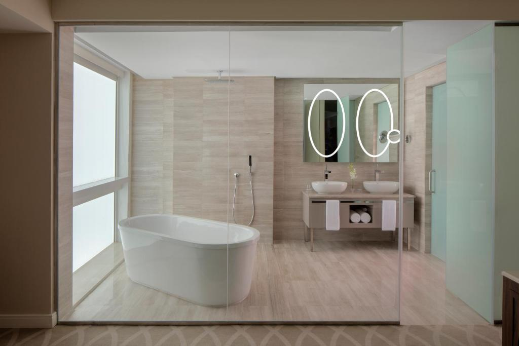 Dusit Hotel And Suites 7/64