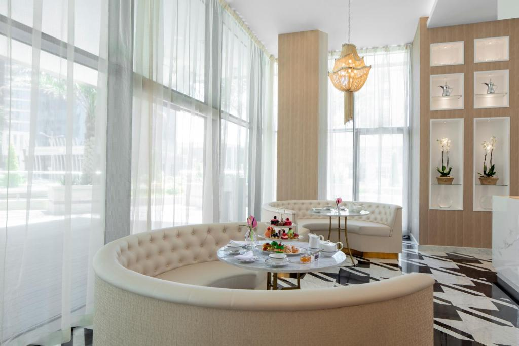 Dusit Hotel And Suites 26/64
