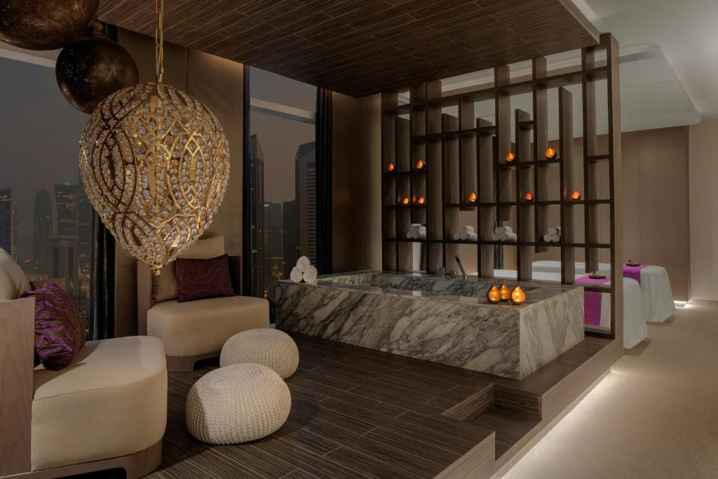 Dusit Hotel And Suites 28/64