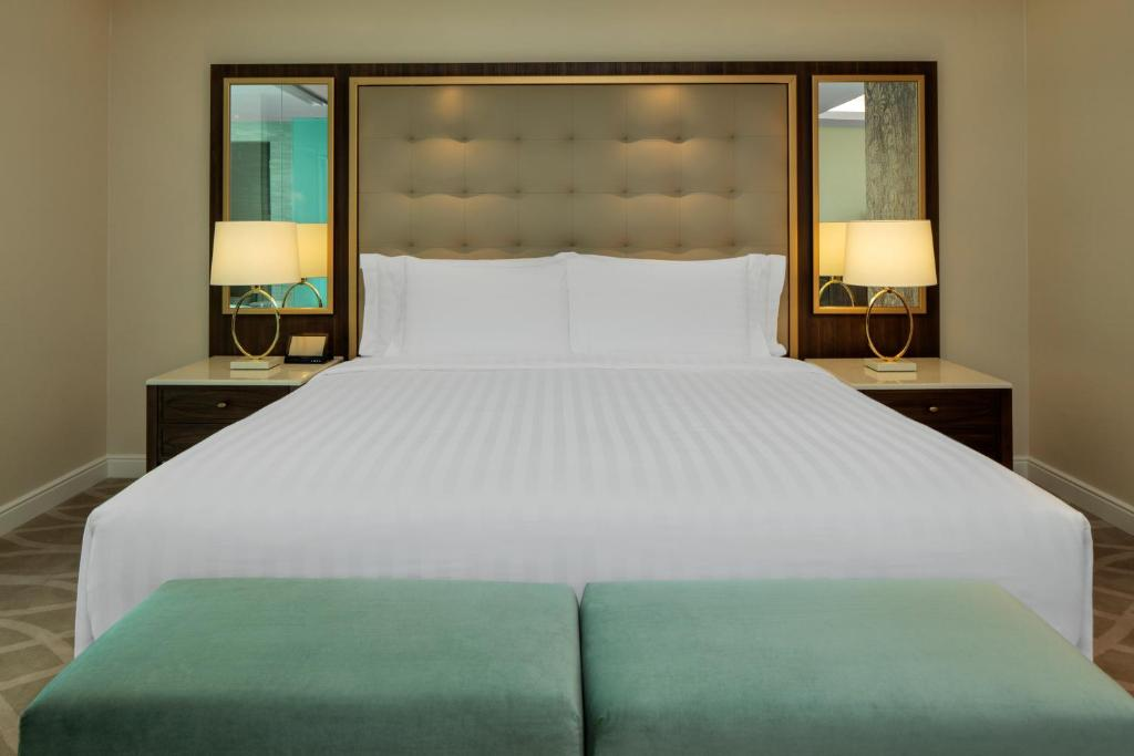 Dusit Hotel And Suites 9/64