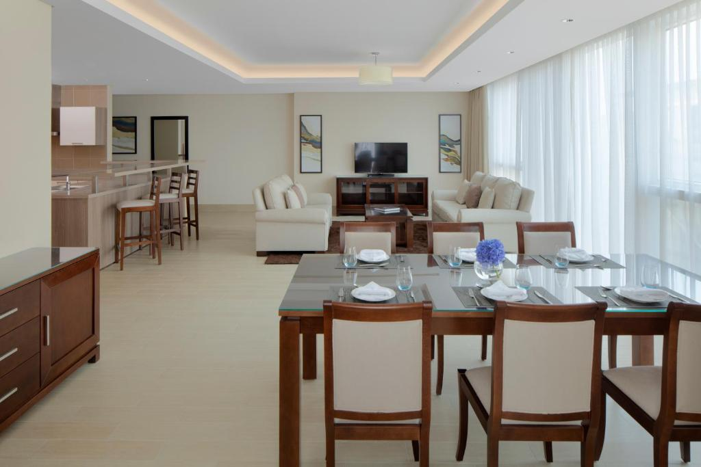 Dusit Hotel And Suites 13/64