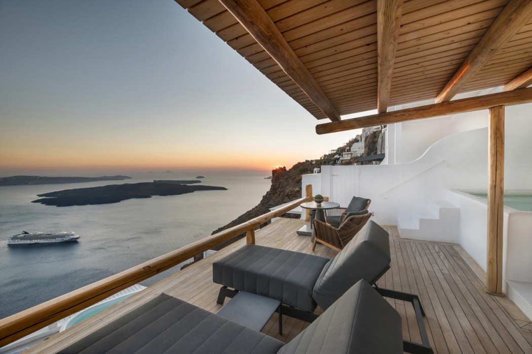 Aqua Luxury Suites 45/76