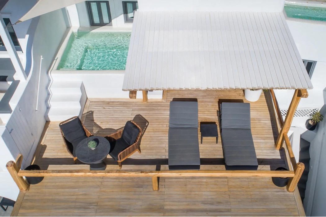 Aqua Luxury Suites 50/76