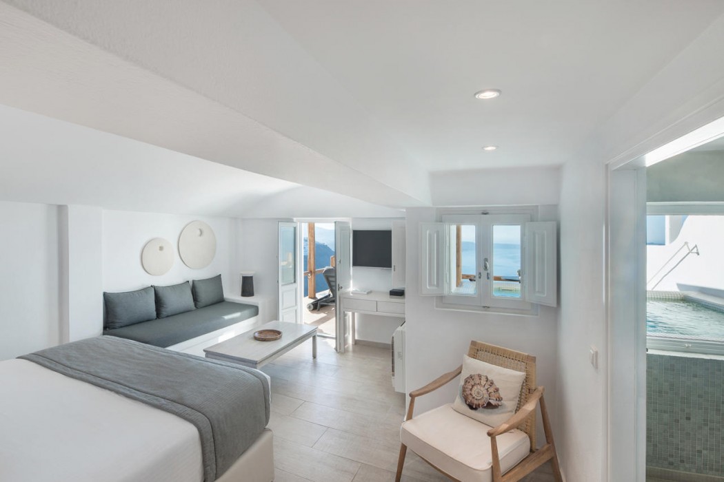 Aqua Luxury Suites 27/76