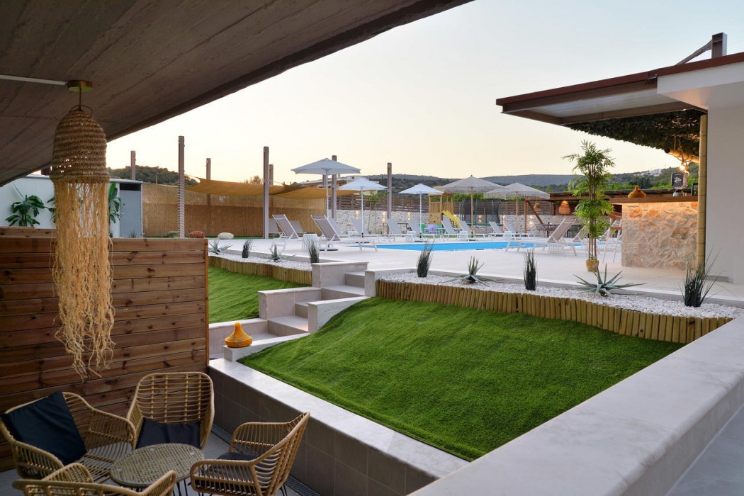 ID Holiday Living 33/72