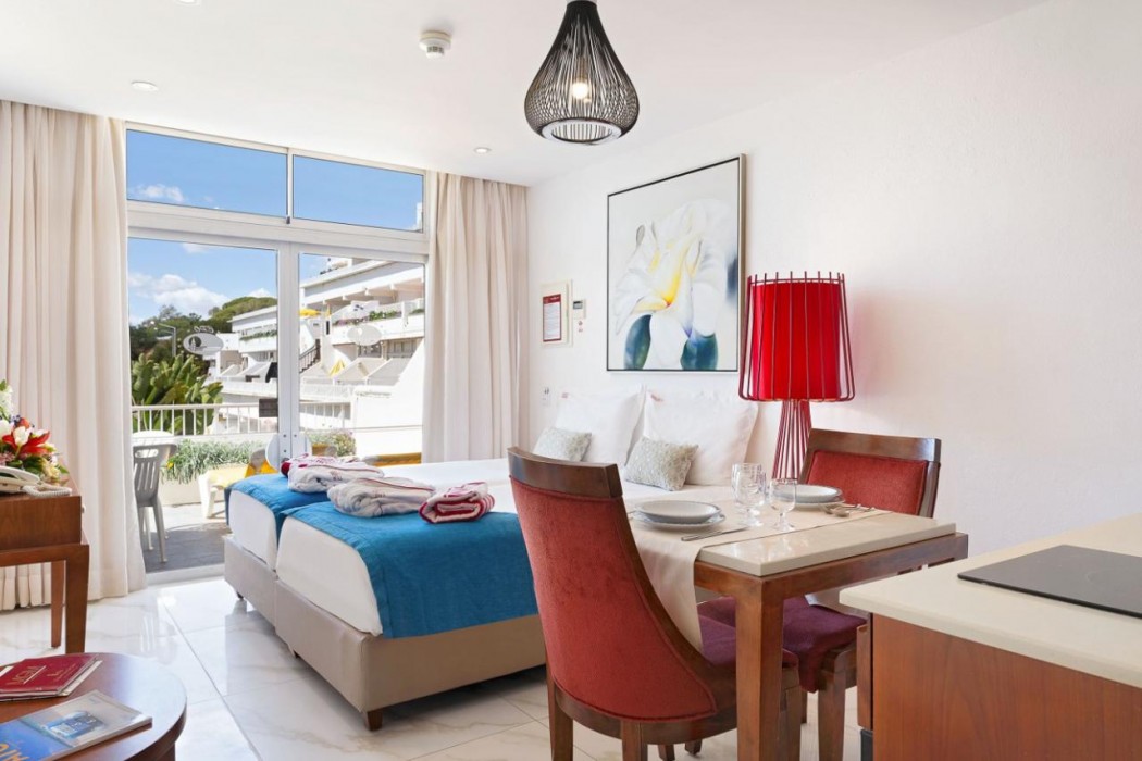 Monicca Collection Suites and Residences 25/74