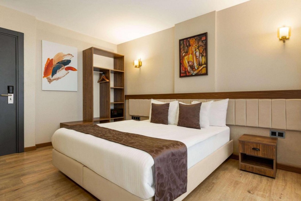 Operla Airport Hotels, Trademark Collection by Wyndham 18/62