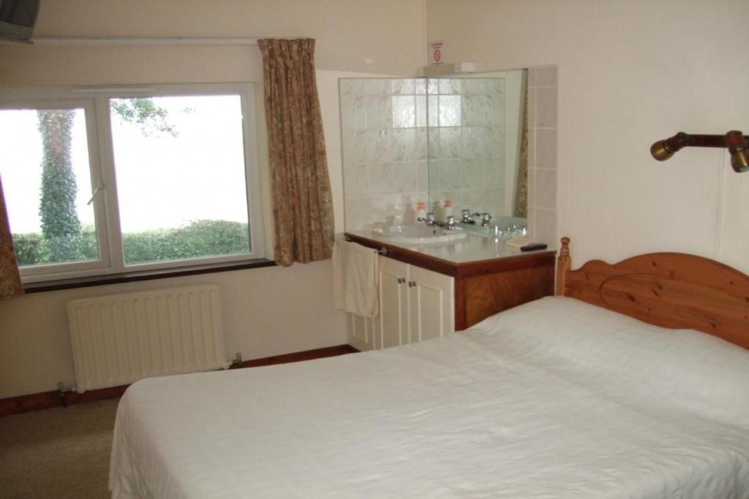 Room at Dromcloc House, BANTRY
