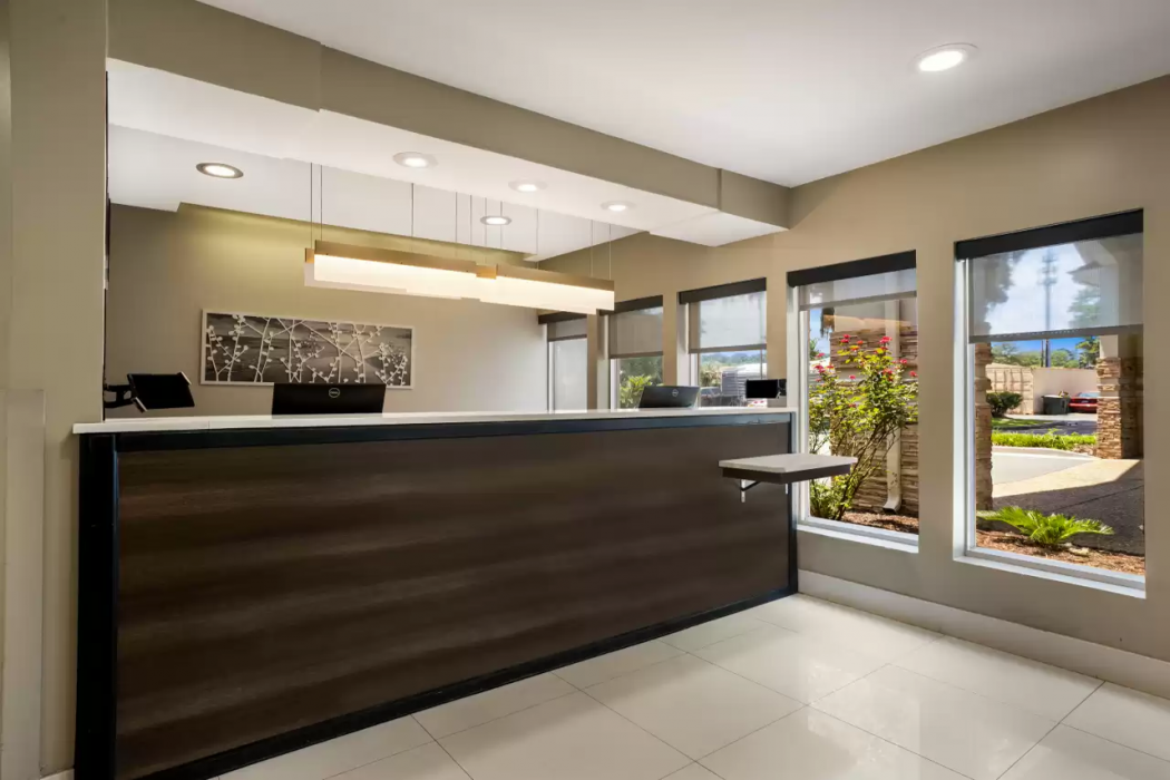 MainStay Suites Savannah Midtown 8/40
