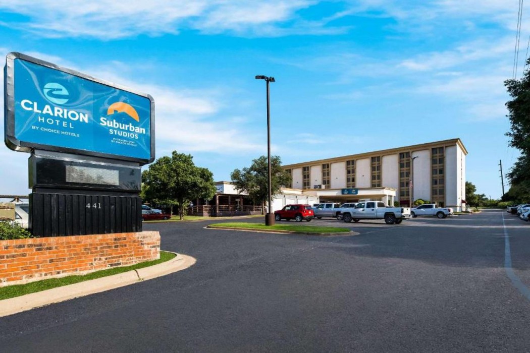 Suburban Studios San Angelo near Convention Center 2/42