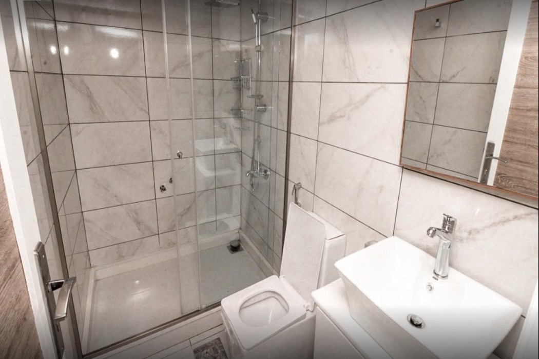 B-inn Hotel, Tyre 10/11