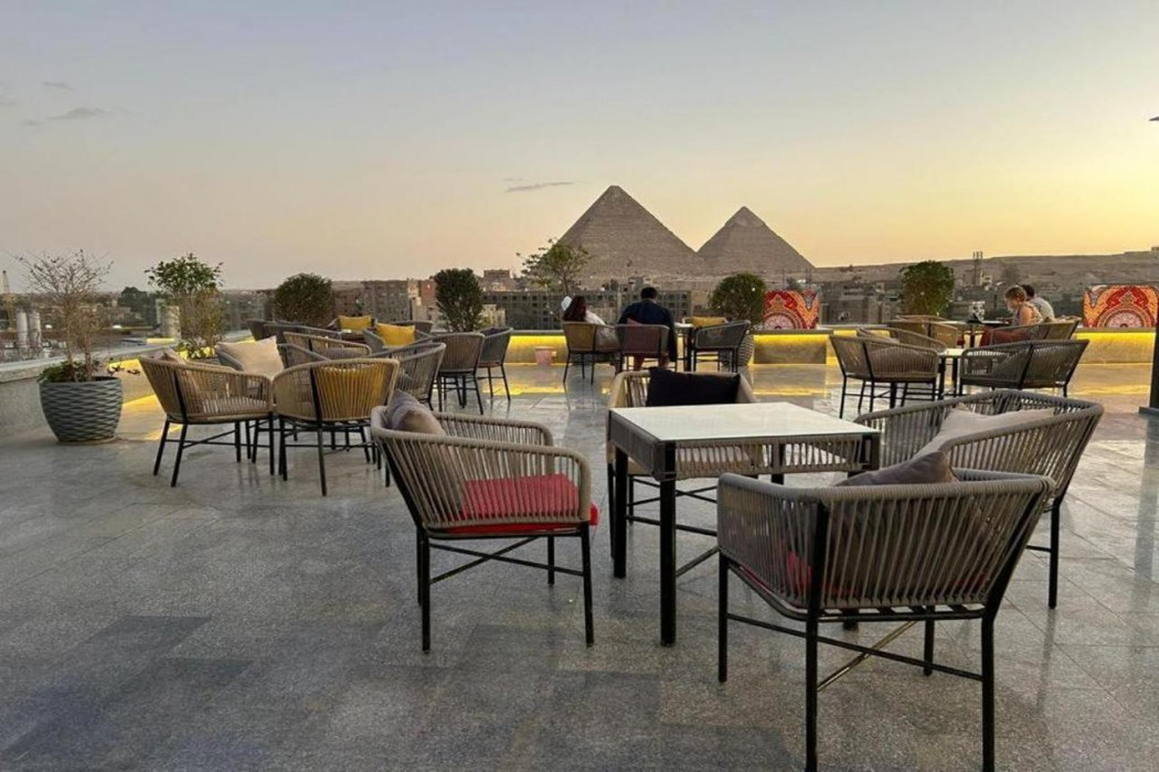 Pyramid Front Hotel 35/66