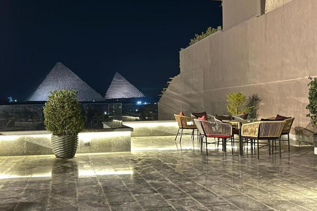 Pyramid Front Hotel 34/66