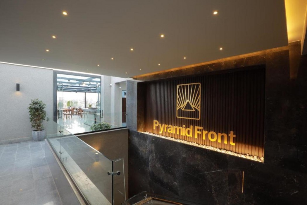 Pyramid Front Hotel 6/66