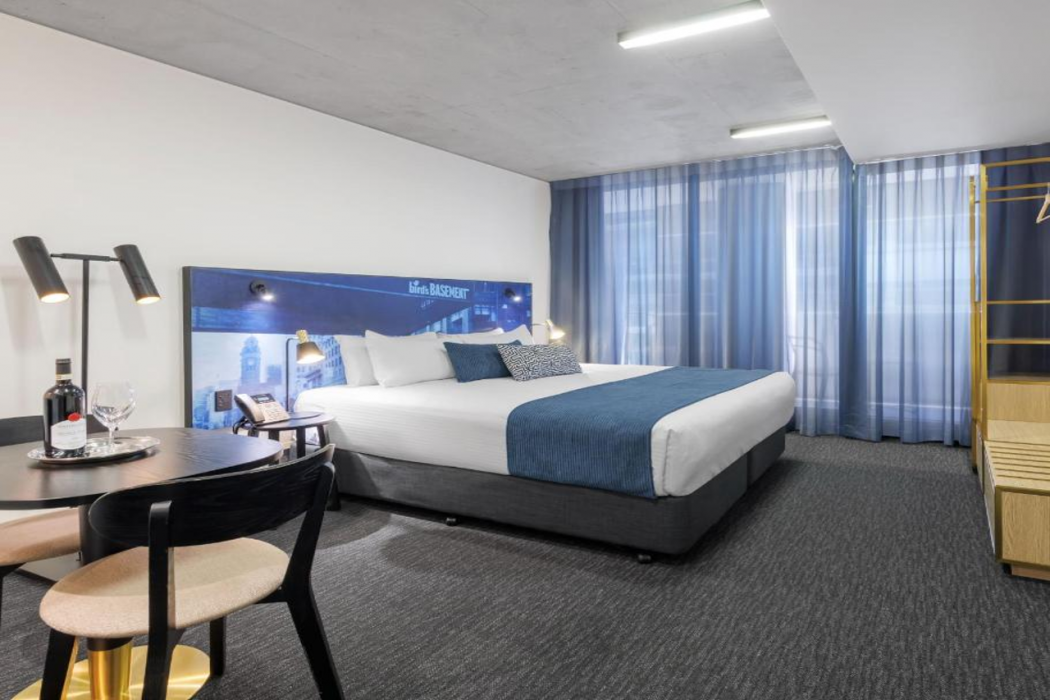 Oaks Melbourne St Kilda Road Hotel 12/64