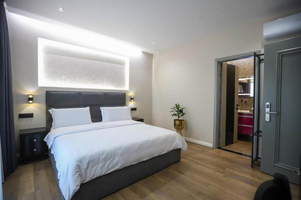 Imperator Hotel 12/62