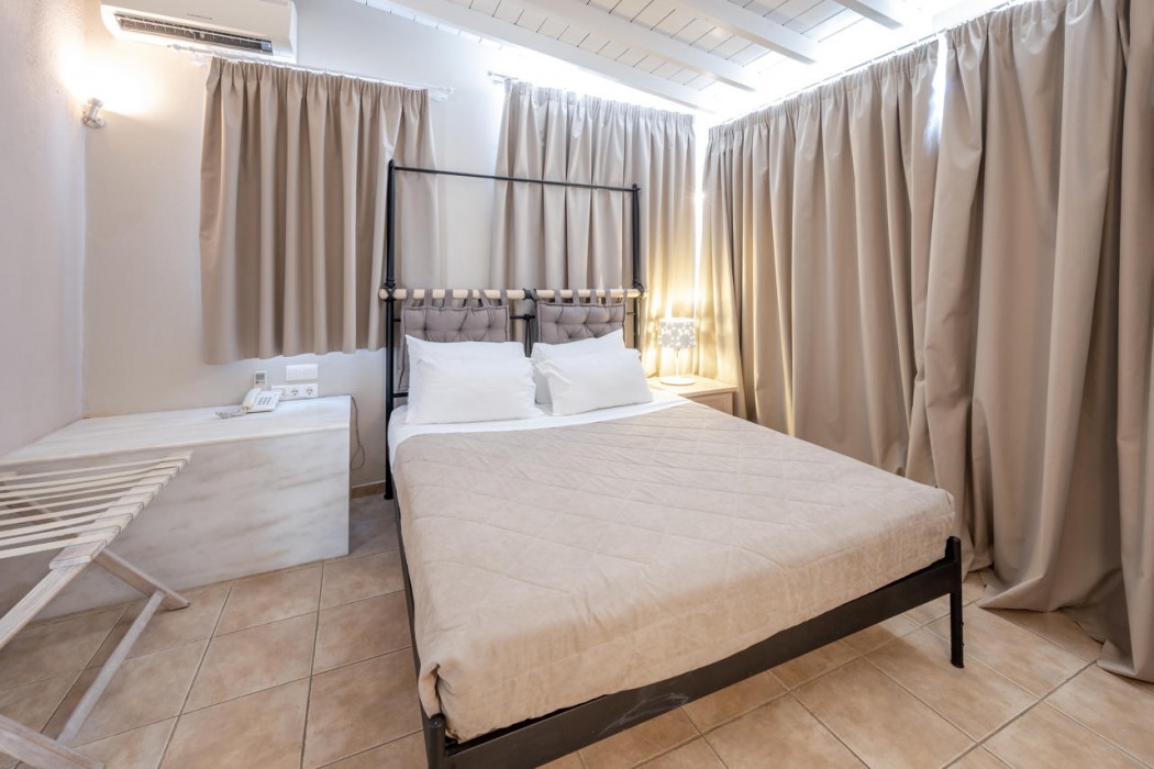 Smy Santorini Suites & Villas 15/76