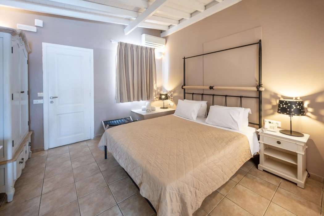 Smy Santorini Suites & Villas 13/76