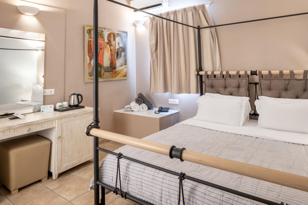 Smy Santorini Suites & Villas 16/76