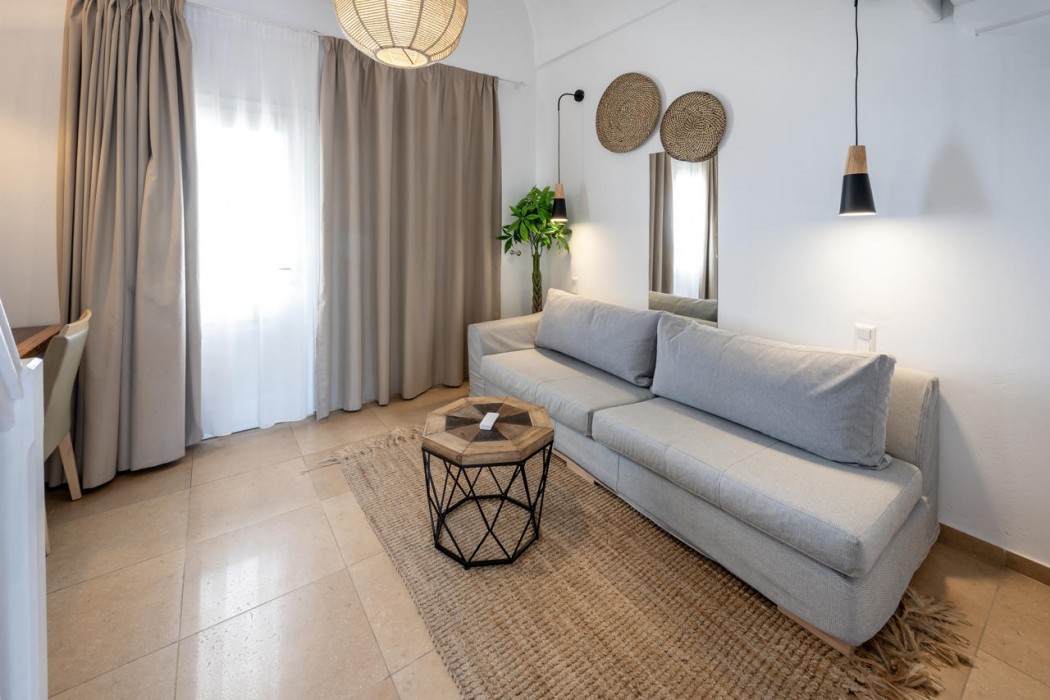 Smy Santorini Suites & Villas 4/76