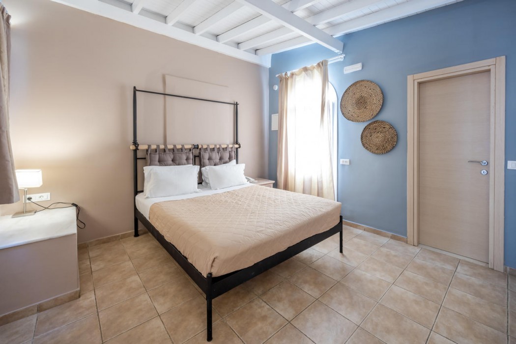 Smy Santorini Suites & Villas 9/76