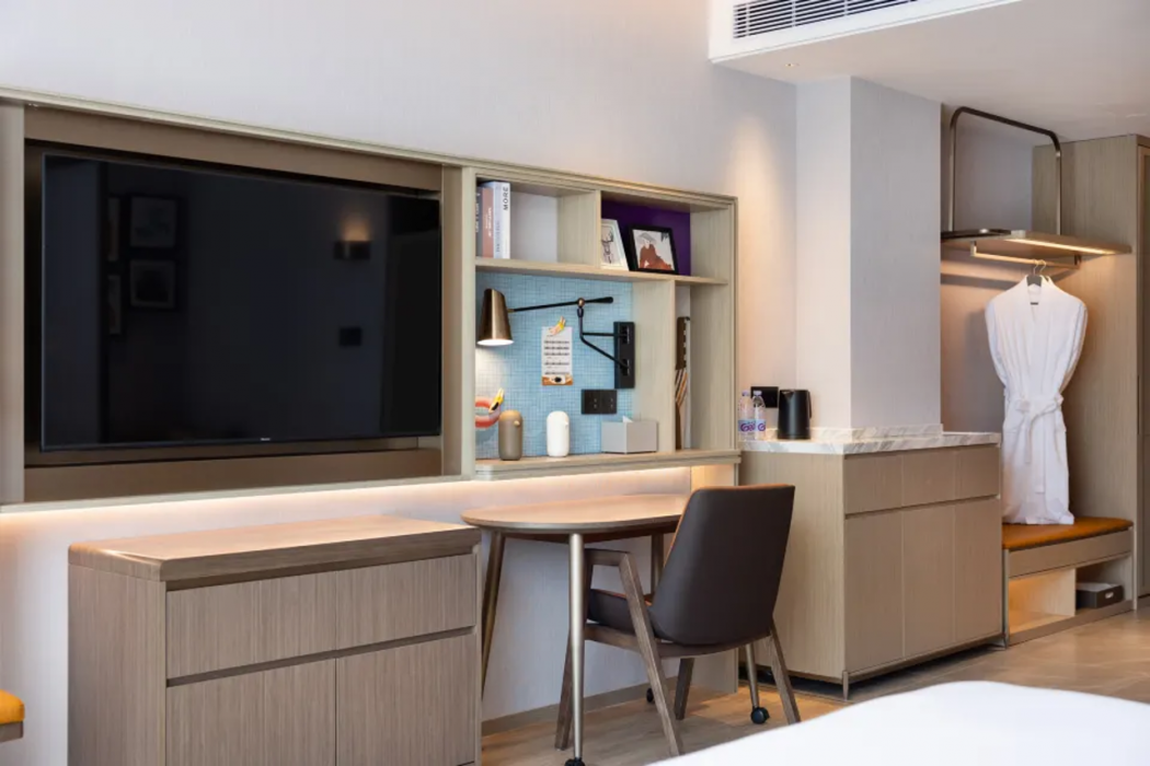 HOME2 SUITES BY HILTON XingWen YiBin 12/32