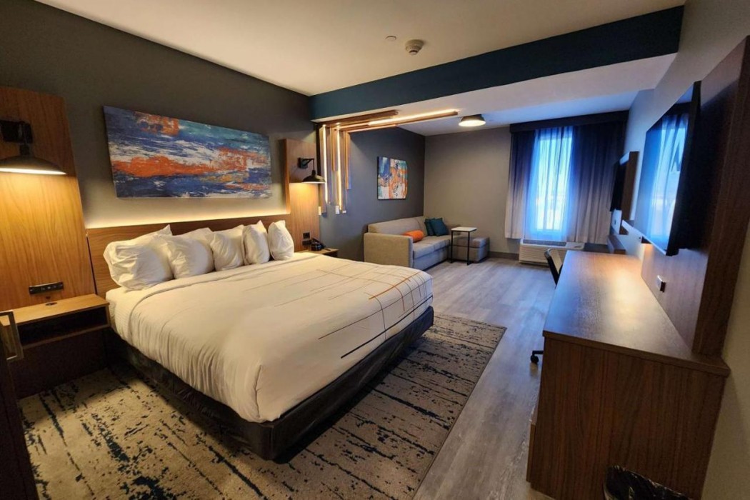 La Quinta Inn and Suites by Wyndham Del Rio 15/65