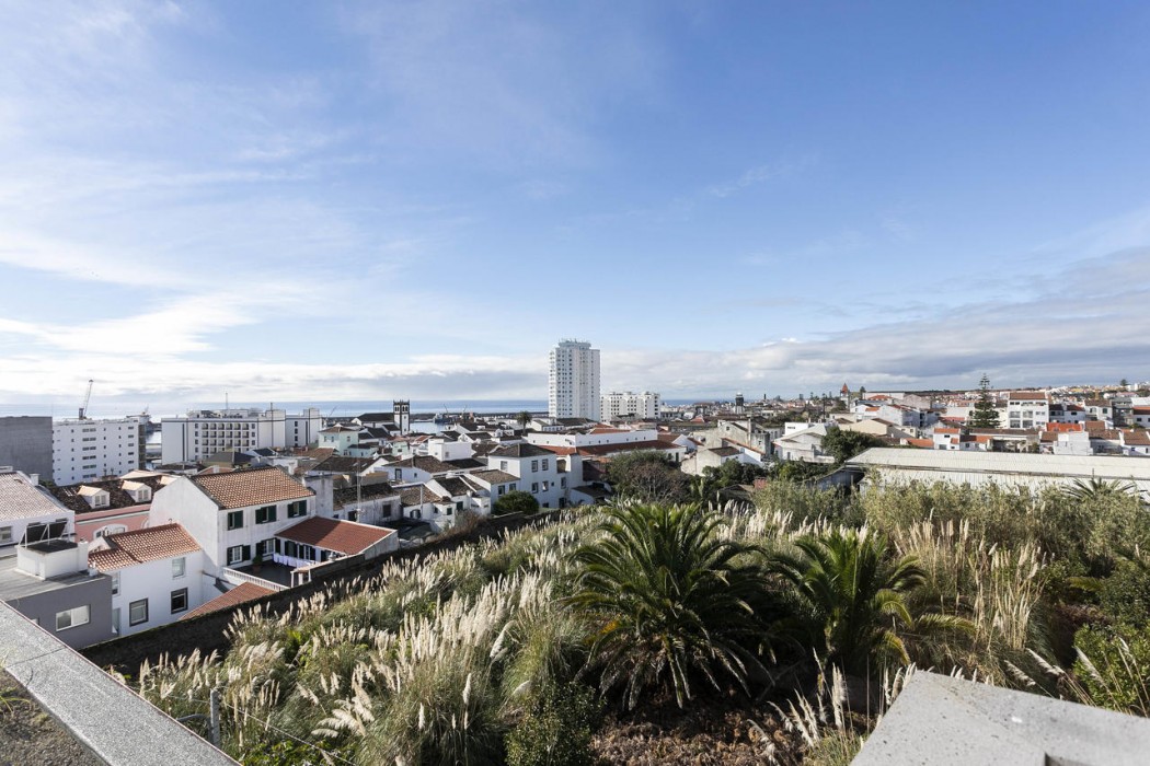 Antillia Hotel 72/127