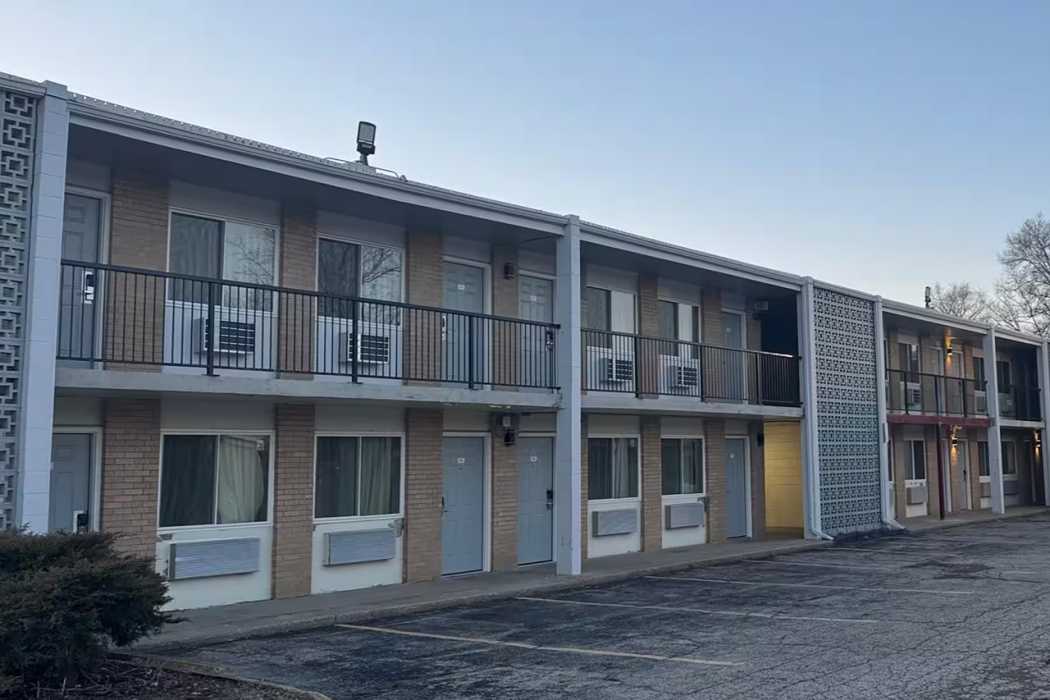 Super 8 by Wyndham Rockford South 1/32