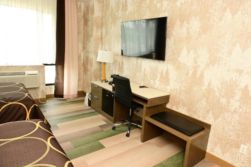 Super 8 by Wyndham Bronx Near Botanical Garden 13/29