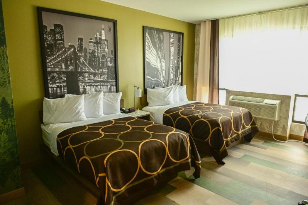 Super 8 by Wyndham Bronx Near Botanical Garden 10/29