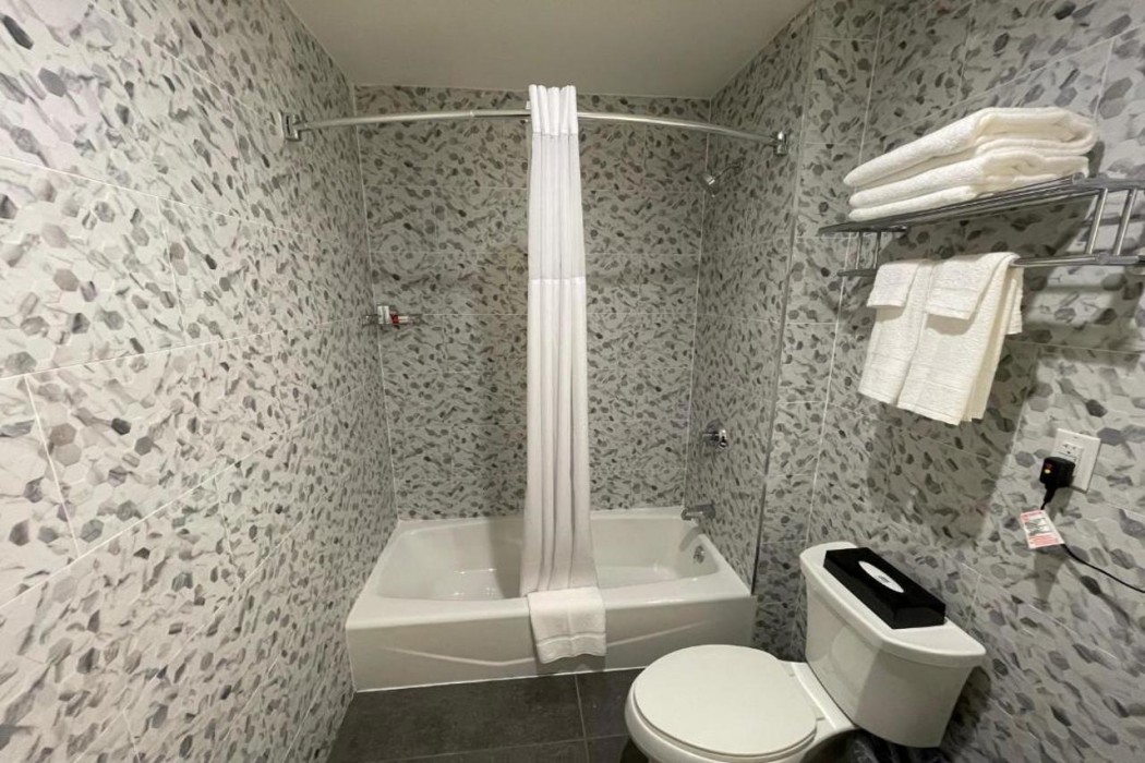 Super 8 by Wyndham Bronx Near Botanical Garden 14/29