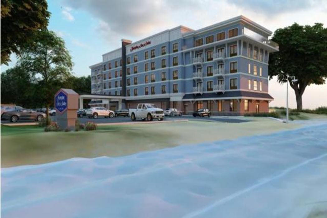 Hampton Inn & Suites Manistee Waterfront 1/23