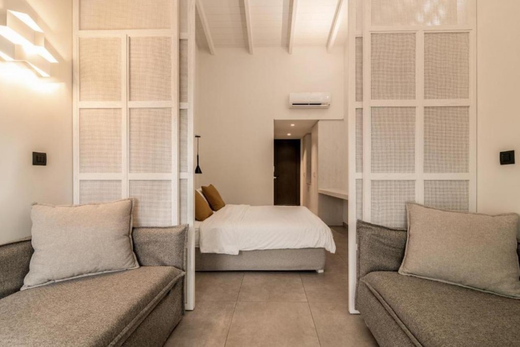 New Beach Hotel 12/43