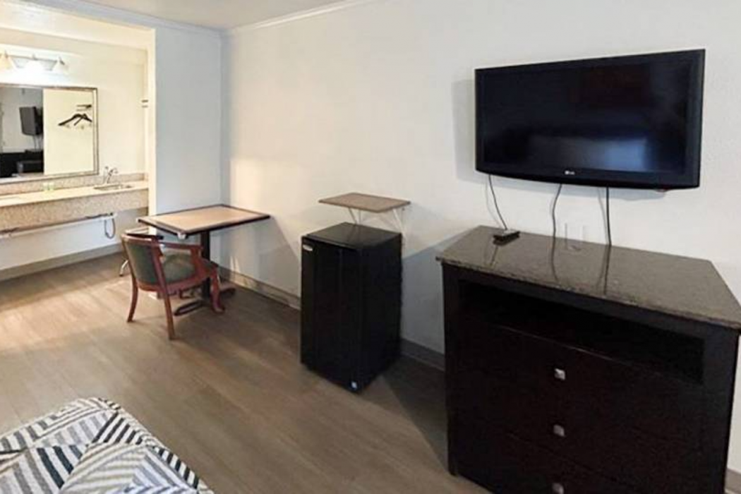 Studio6 Fort Worth, TX - Downtown East 12/36
