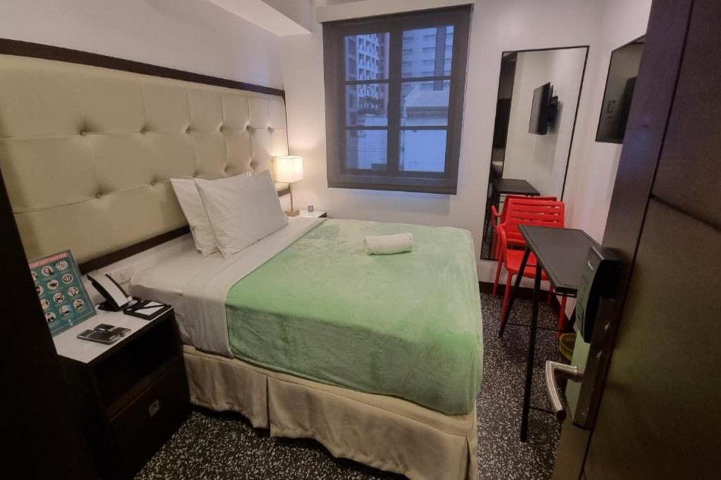 One Cristina Suites 15/49